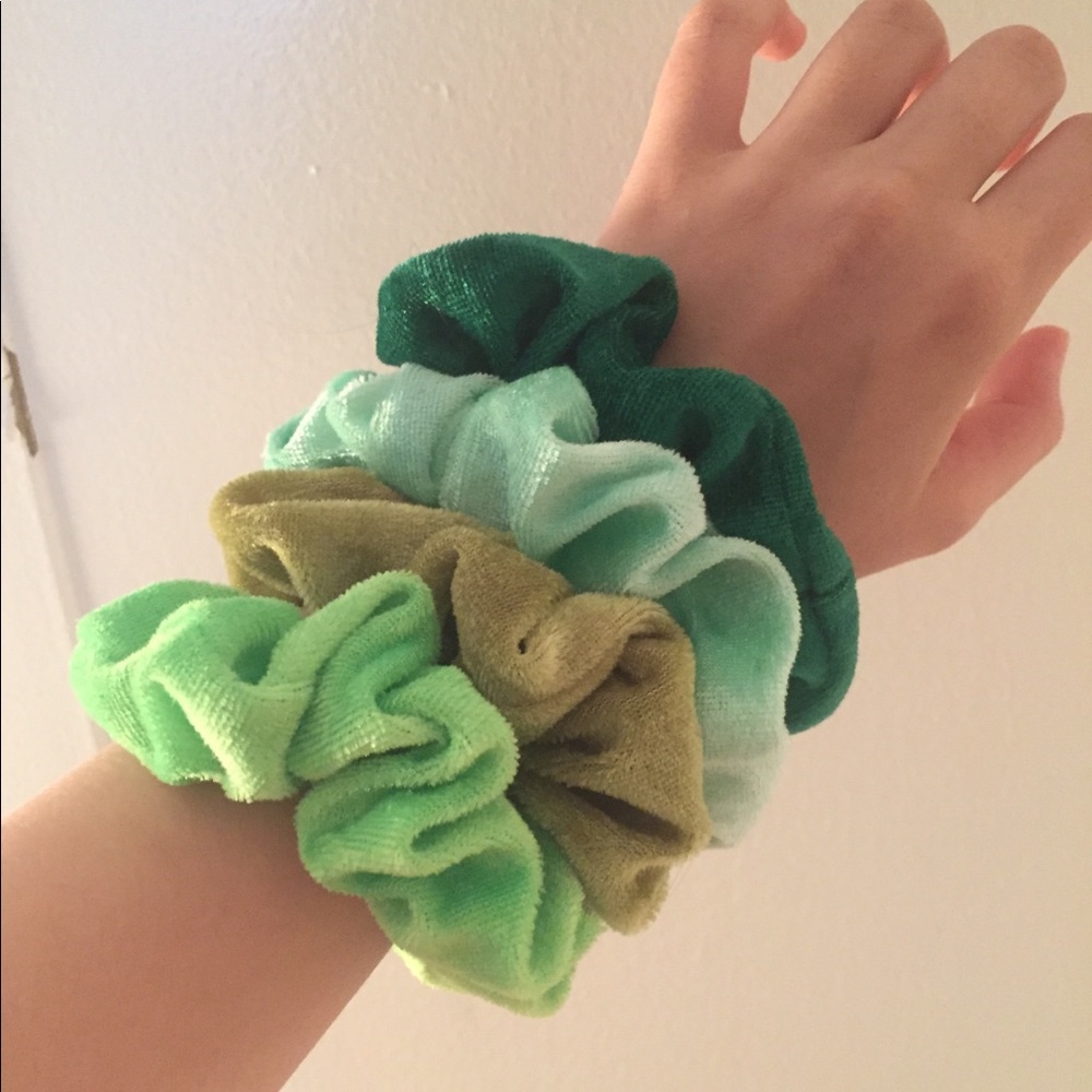 Green Velvet Scrunchie bundle!!